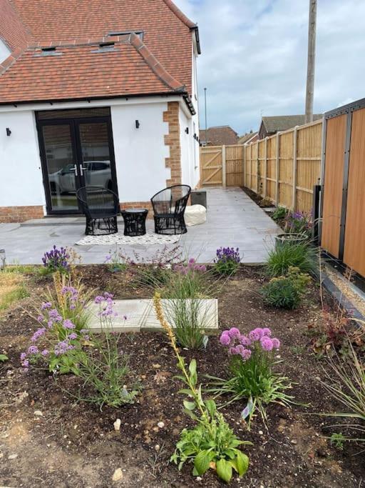 Home By The Sea In Rustington Esterno foto